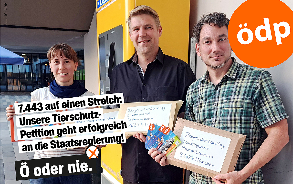 Kurz vor der Einreichung der 7.443 Unterschriften für die Petition „Bayerns Tiere brauchen eine Stimme!“ am 30.9.2023: ÖDP-Landeschef Tobias Ruff (Mitte) mit Barbara Niegisch und Steffen Gölzner von der Münchner ÖDP. (Foto: ÖDP)