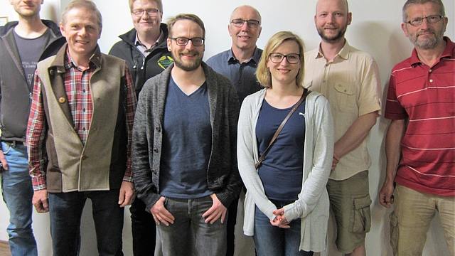 Ortsvorsitzender Dr. Max Huber (ganz links), ÖDP Gemeinderat Franz Grosser (2. von links), Kreisvorsitzender Lorenz Heilmeier (5. von links).