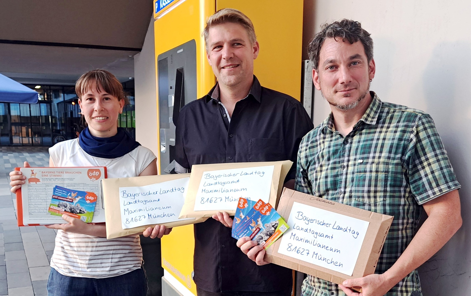 ÖDP-Landeschef Tobias Ruff (Mitte) mit Barbara Niegisch und Steffen Gölzner von der Münchner ÖDP